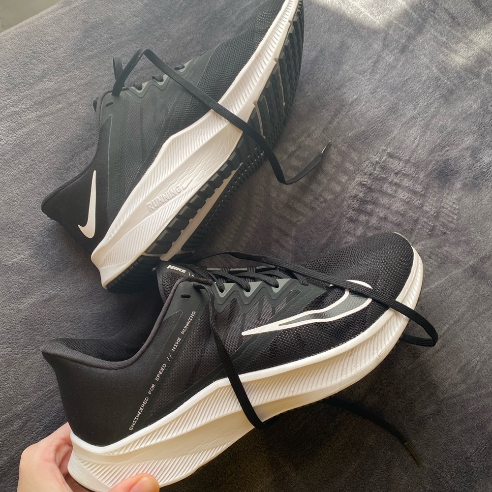 Nike Running Quest 3 trainers in Black . Women 10 us